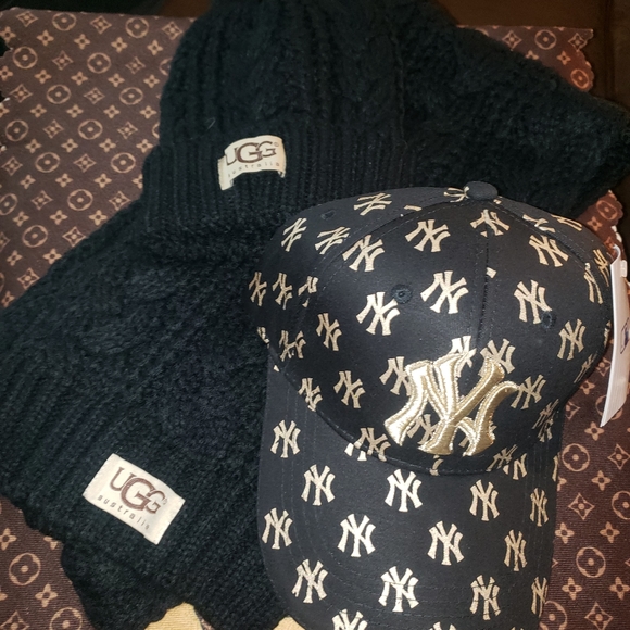 Boots,hats and scarfs - Picture 6 of 8